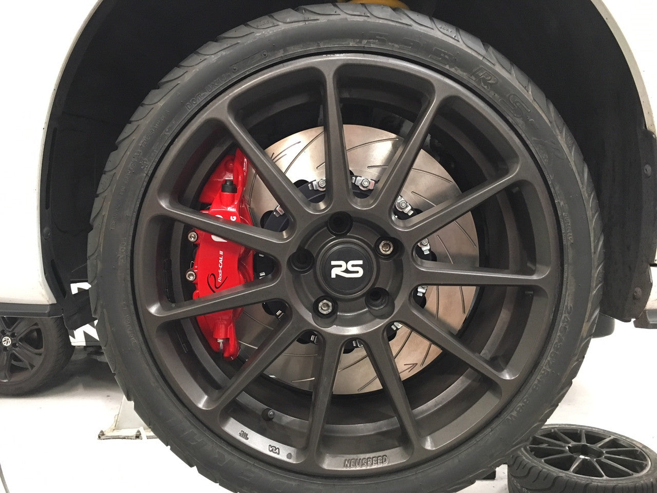 Vagbremtechnic Front Brake Kit 4 Piston AP Racing Calipers with 362x32mm 2-Piece Discs - S3 & Golf R