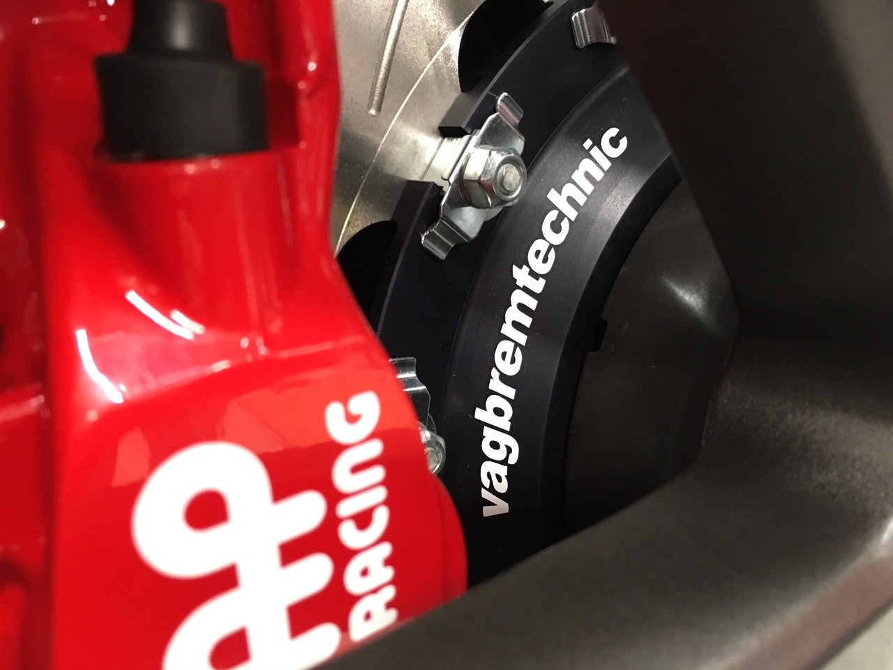 Vagbremtechnic Front Brake Kit 4 Piston AP Racing Calipers with 362x32mm 2-Piece Discs - S3 & Golf R